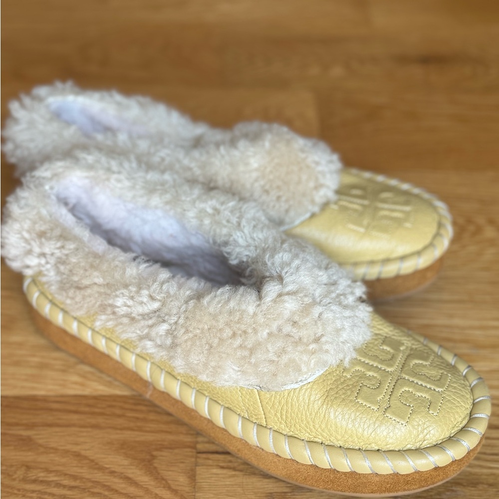 Cozy Beige Shearling Women's Slippers